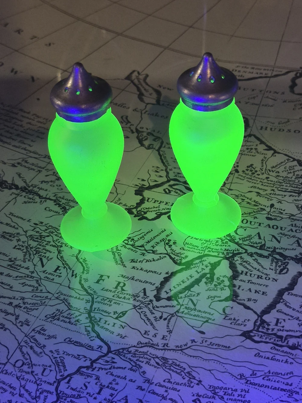 URANIUM JADE VINTAGE SALT/PEPPER SET
